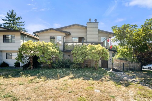 140-142 St. Patricks Avenue, North Vancouver, BC 