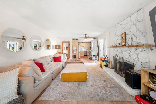140-142 St. Patricks Avenue, North Vancouver, BC 