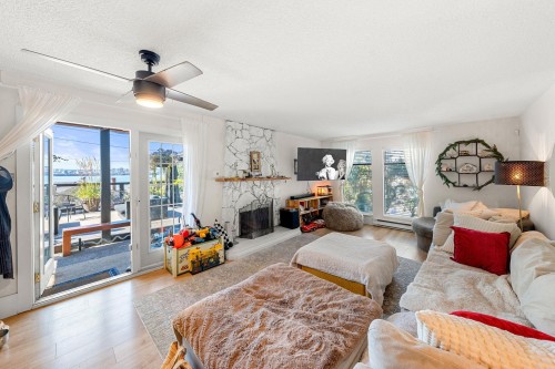 140-142 St. Patricks Avenue, North Vancouver, BC 