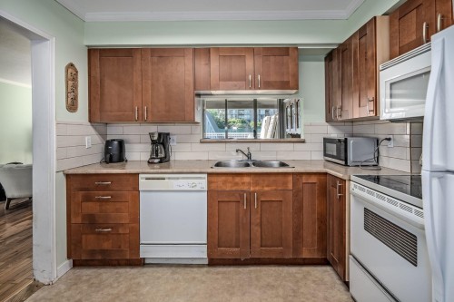 206-1180 Pinetree Way, Coquitlam, BC 