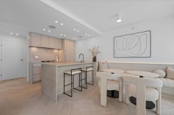 2206-1438 Richards Street Vancouver, BC V6Z 3B8