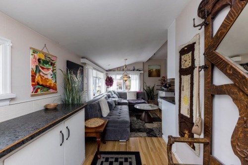 2057 Mahon Avenue, North Vancouver, BC 