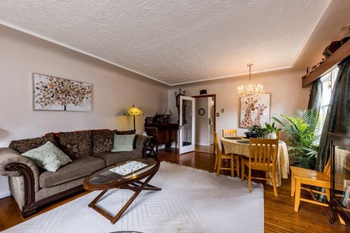 2057 Mahon Avenue, North Vancouver, BC 