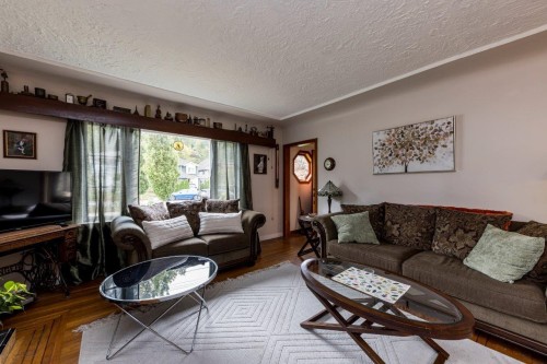 2057 Mahon Avenue, North Vancouver, BC 
