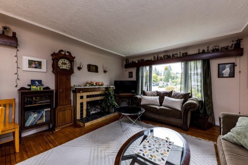 2057 Mahon Avenue, North Vancouver, BC 