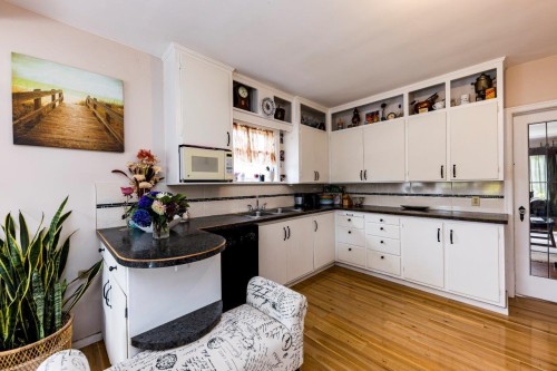 2057 Mahon Avenue, North Vancouver, BC 