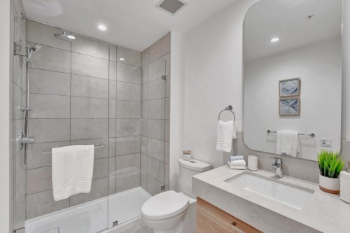 105-2325 Emery Court, North Vancouver, BC 