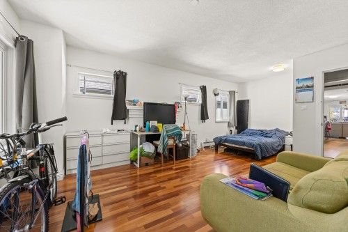 3279 11Th Avenue W, Vancouver, BC 