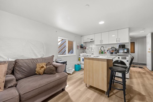3279 11Th Avenue W, Vancouver, BC 