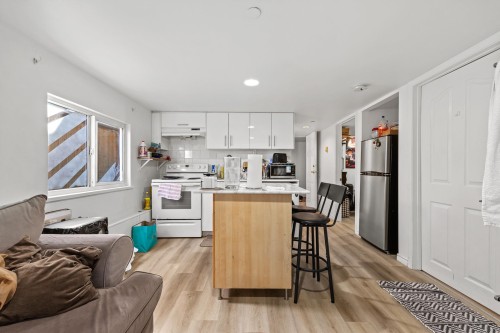 3279 11Th Avenue W, Vancouver, BC 
