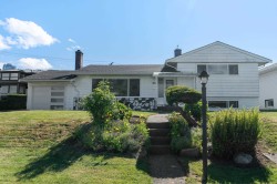 4194 Cherrywood Crescent Burnaby, BC V5G 2S1