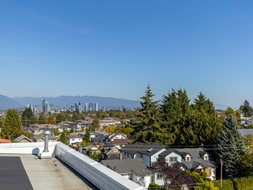 304-4590 Earles Street, Vancouver, BC 