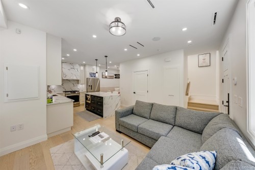 1-683 19Th Avenue W, Vancouver, BC 