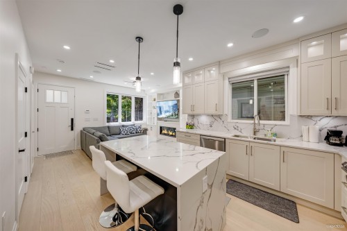 1-683 19Th Avenue W, Vancouver, BC 