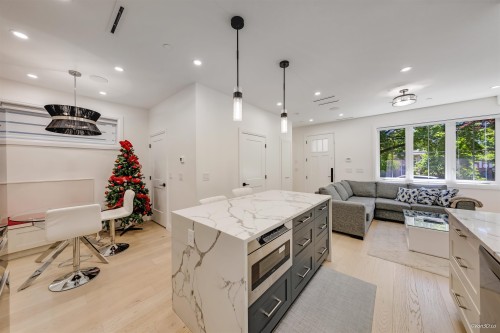 1-683 19Th Avenue W, Vancouver, BC 