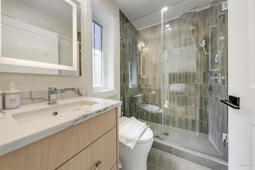 1-683 19Th Avenue W, Vancouver, BC 