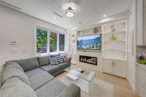 1-683 19Th Avenue W, Vancouver, BC 