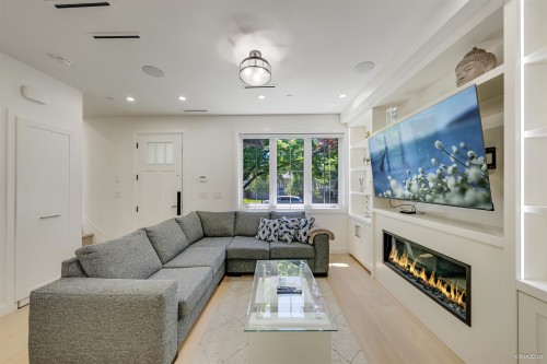 1-683 19Th Avenue W, Vancouver, BC 