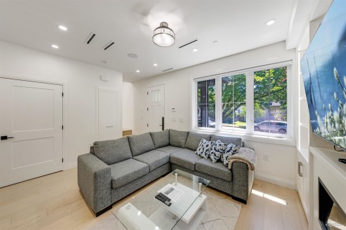 1-683 19Th Avenue W, Vancouver, BC 