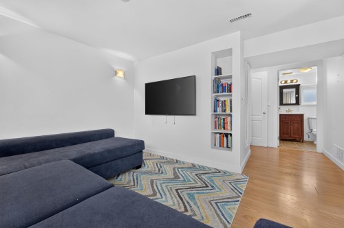 2218 11Th Avenue E, Vancouver, BC 