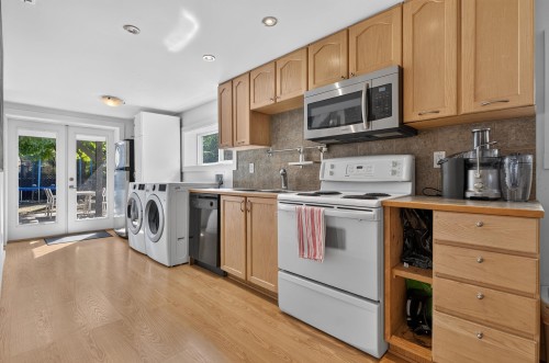 2218 11Th Avenue E, Vancouver, BC 