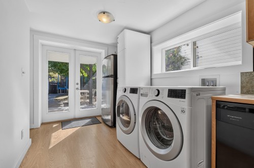 2218 11Th Avenue E, Vancouver, BC 