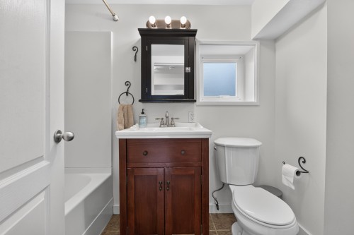 2218 11Th Avenue E, Vancouver, BC 
