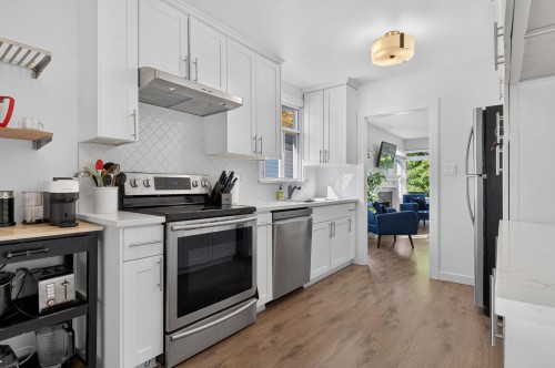 2218 11Th Avenue E, Vancouver, BC 