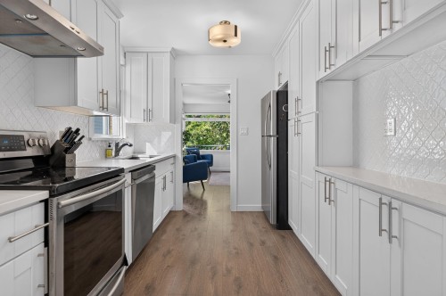2218 11Th Avenue E, Vancouver, BC 