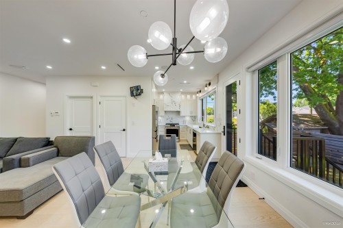 2-683 19Th Avenue W, Vancouver, BC 