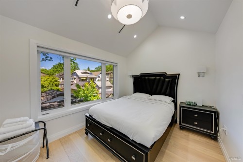 2-683 19Th Avenue W, Vancouver, BC 