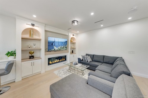 2-683 19Th Avenue W, Vancouver, BC 