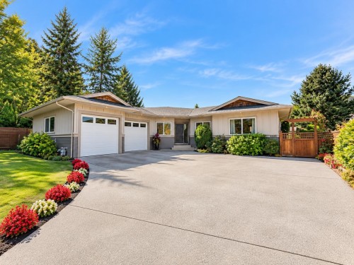 6388 Piper Place, Sechelt, BC 