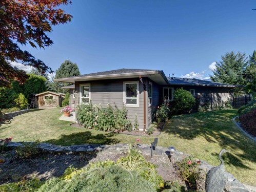 6388 Piper Place, Sechelt, BC 