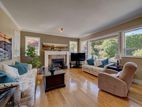 6388 Piper Place, Sechelt, BC 