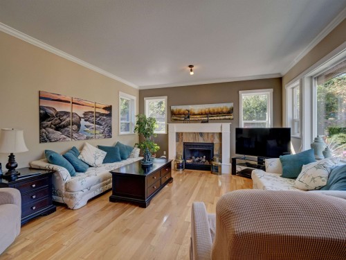 6388 Piper Place, Sechelt, BC 