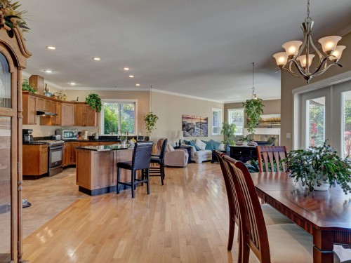 6388 Piper Place, Sechelt, BC 