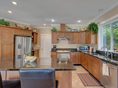 6388 Piper Place, Sechelt, BC 