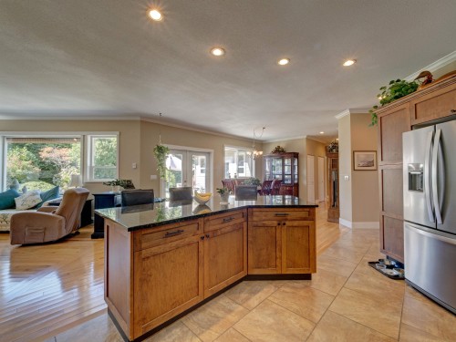 6388 Piper Place, Sechelt, BC 