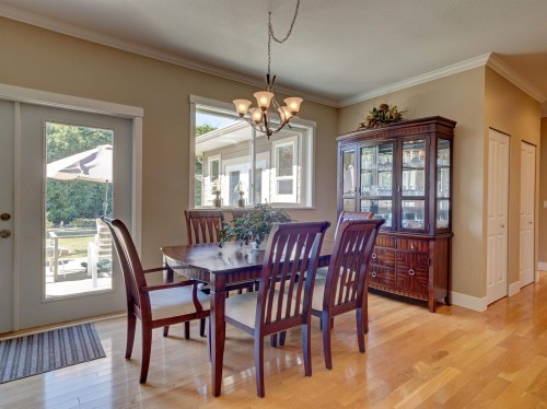 6388 Piper Place, Sechelt, BC 
