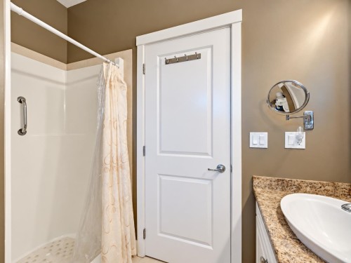 6388 Piper Place, Sechelt, BC 