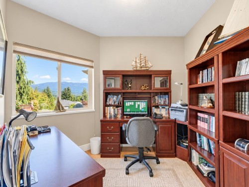 6388 Piper Place, Sechelt, BC 