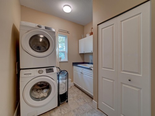 6388 Piper Place, Sechelt, BC 