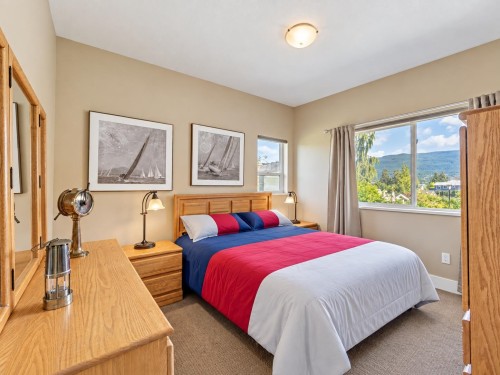 6388 Piper Place, Sechelt, BC 