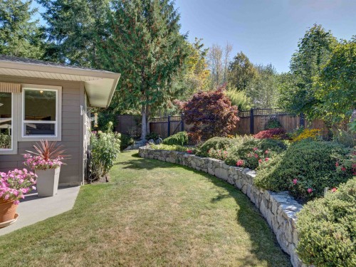 6388 Piper Place, Sechelt, BC 