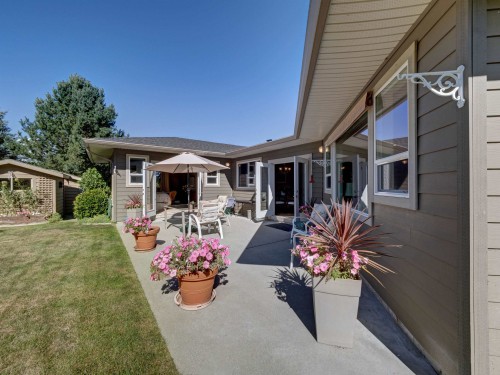 6388 Piper Place, Sechelt, BC 