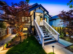 1-2339 Parker Street  Vancouver, BC V5L 2M2
