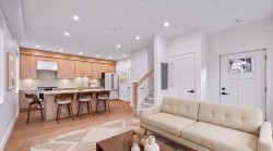 2-2339 Parker Street  Vancouver, BC V5L 2M2