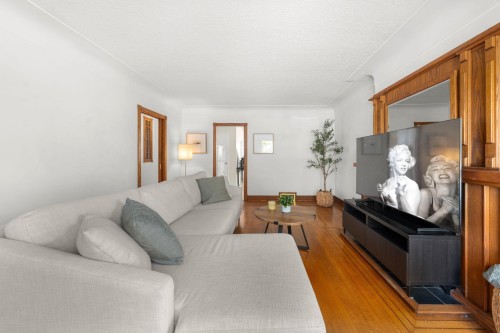 2554 Adanac Street, Vancouver, BC 