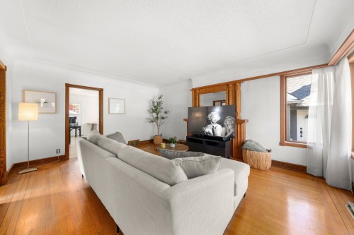 2554 Adanac Street, Vancouver, BC 